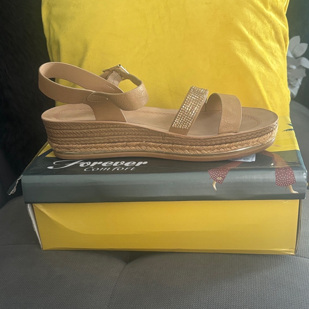 ❤️Tan Sandals ❤️ - Picture 2 of 6